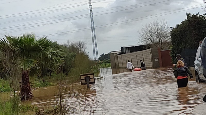 <span style='color:#780948'>ARCHIVED</span> - Heavy rains cause multiple evacuations and flooding in Cadiz on Sunday