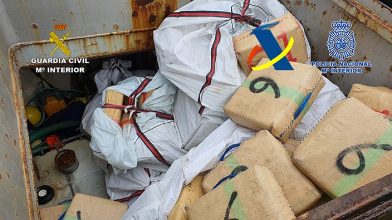 <span style='color:#780948'>ARCHIVED</span> - More than 7 tonnes of hashish seized after police board drugs boat in Straits of Gibraltar, Cadiz