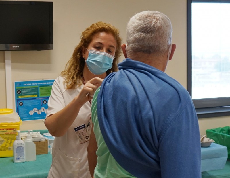 <span style='color:#780948'>ARCHIVED</span> - Two further Almeria sports centres used to roll out Covid vaccine