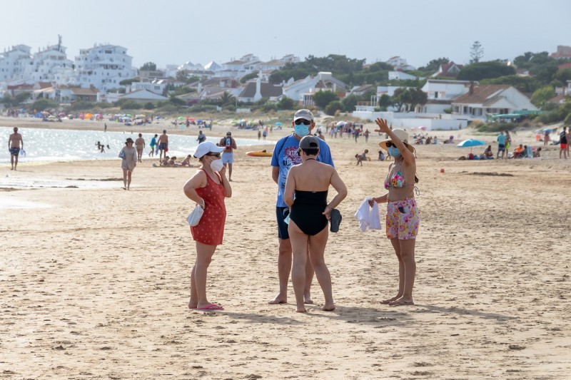 <span style='color:#780948'>ARCHIVED</span> - Cadiz refuses to close beaches at night to reduce Covid transmission