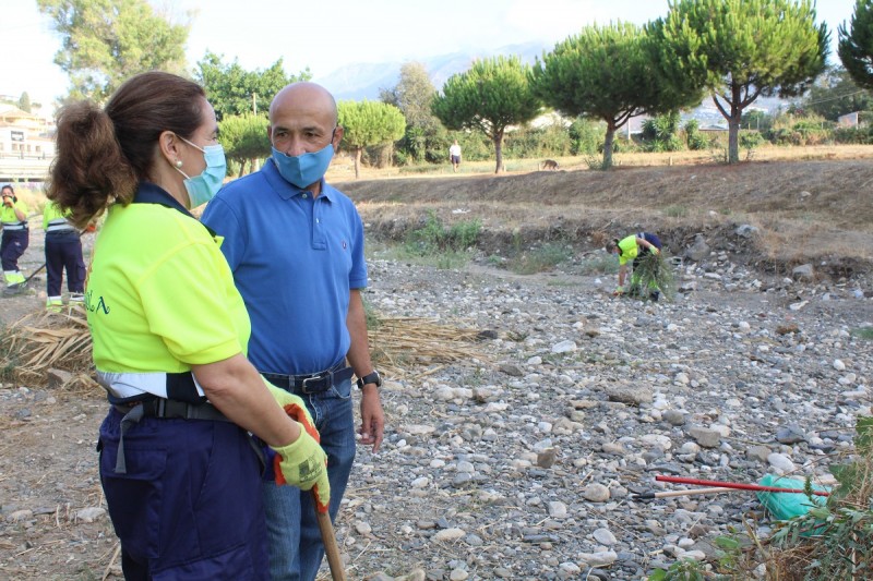 <span style='color:#780948'>ARCHIVED</span> - Fuengirola employs 17 women to carry out flood-prevention work