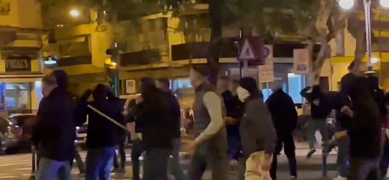 <span style='color:#780948'>ARCHIVED</span> - Violent clashes between German and English football ultras in Seville caught on video