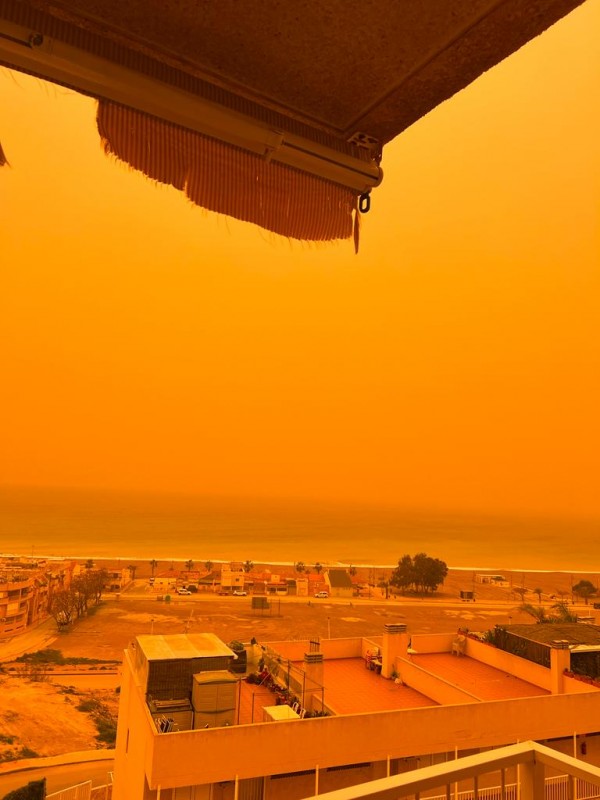 <span style='color:#780948'>ARCHIVED</span> - Saharan dust paints Murcia and Alicante sky orange