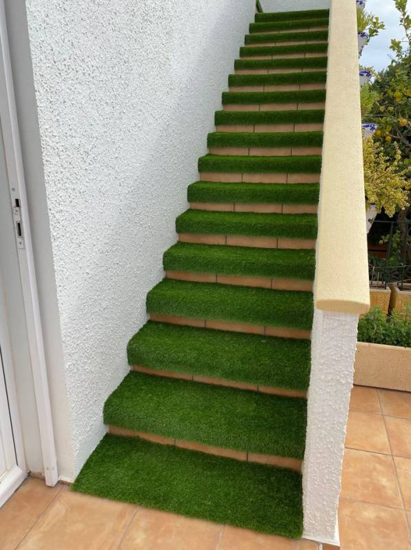 Lawnhub supply-only service lets you buy quality artificial grass and fit it yourself