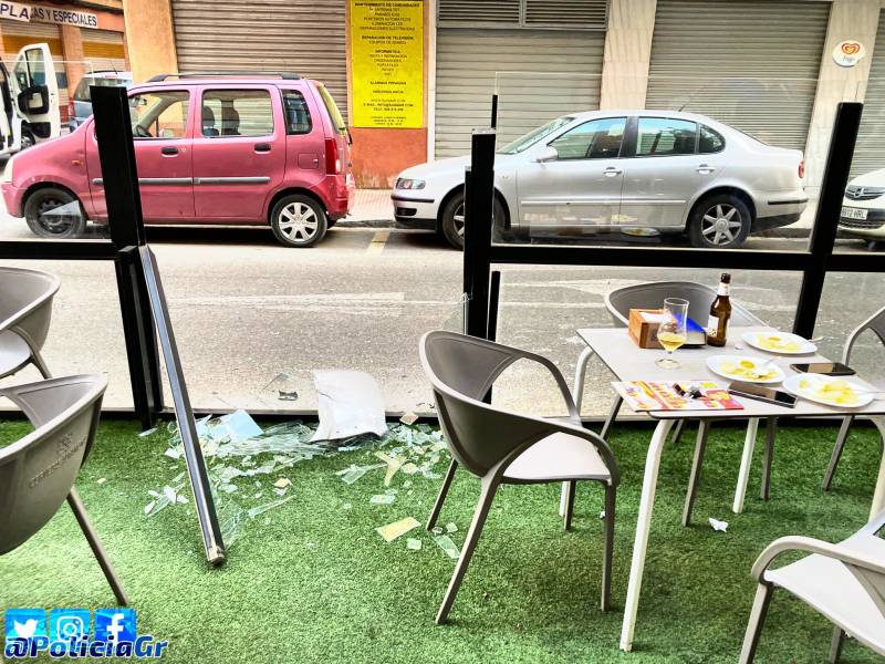 <span style='color:#780948'>ARCHIVED</span> - Drunk driver smashes into a Costa Tropical bar terrace and flees with daughter, 6, in the car