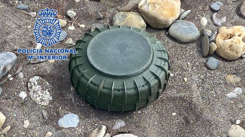 <span style='color:#780948'>ARCHIVED</span> - Live anti-tank land mine on Almeria beach among 4 dangerous explosives found already this summer