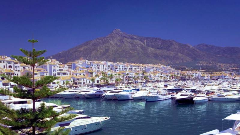 Six arrested for stealing high-end watches from tourists in Marbella, Spain