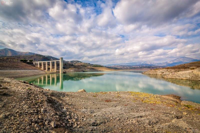 <span style='color:#780948'>ARCHIVED</span> - Malaga reservoir hits all time low as Spain sizzles in worst drought for 60 years