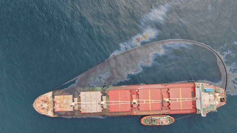 <span style='color:#780948'>ARCHIVED</span> - Gibraltar confirms heavy oil spillage from sinking bulk carrier off the coast of Cadiz