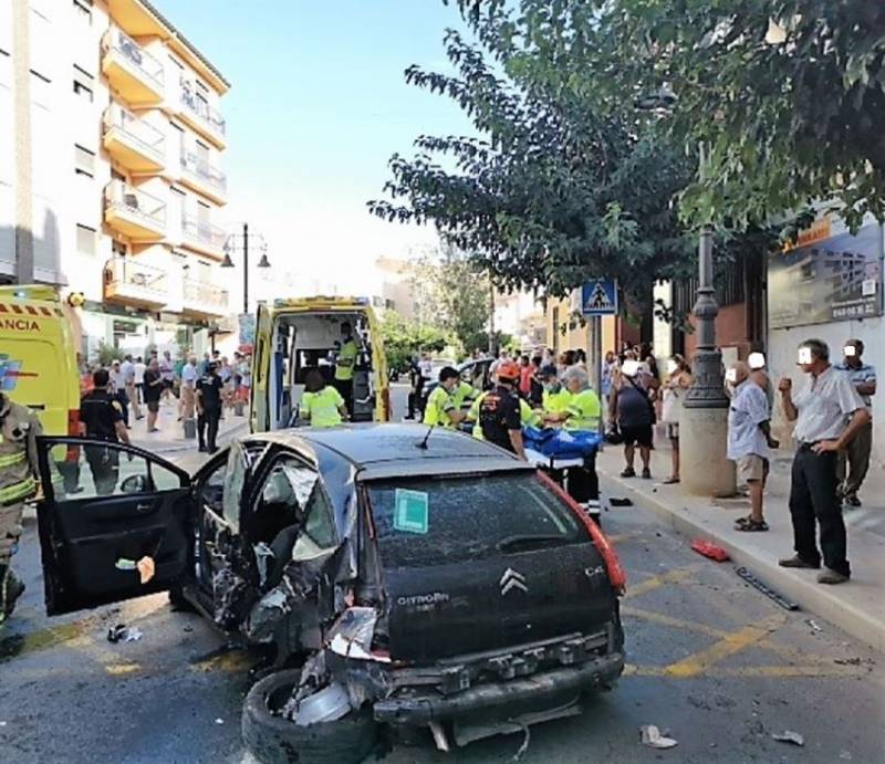 <span style='color:#780948'>ARCHIVED</span> - Two hospitalised after driver flees from scene of accident in Mazarron