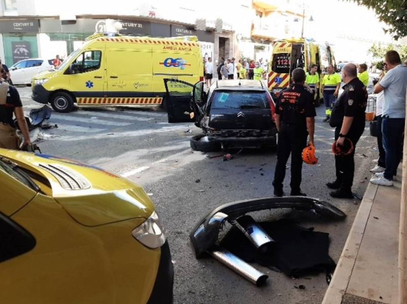 <span style='color:#780948'>ARCHIVED</span> - Two hospitalised after driver flees from scene of accident in Mazarron