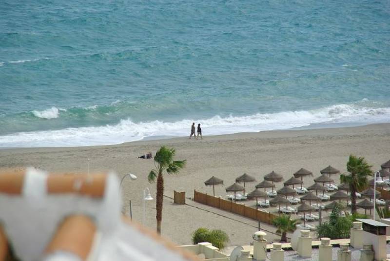 <span style='color:#780948'>ARCHIVED</span> - Body of 70-year-old woman found drowned on a beach in Nerja, Malaga