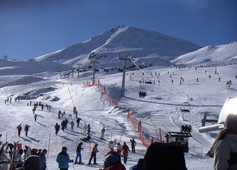 <span style='color:#780948'>ARCHIVED</span> - Which ski resorts are open in Spain for a skiing holiday this Christmas? Top Spanish ski slopes you have to visit