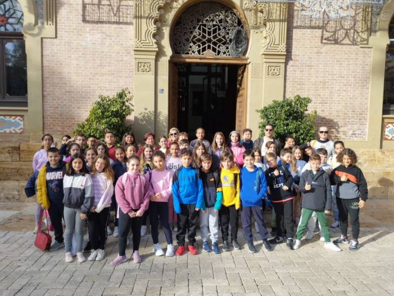 Schoolchildren visit Aguilas Town Hall to celebrate Constitution Day 