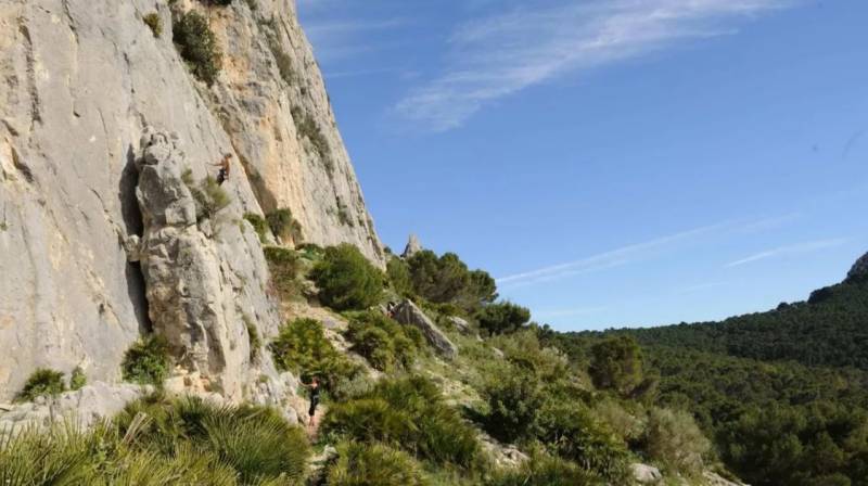 <span style='color:#780948'>ARCHIVED</span> - French woman, 22, dies after falling from rockface in Malaga