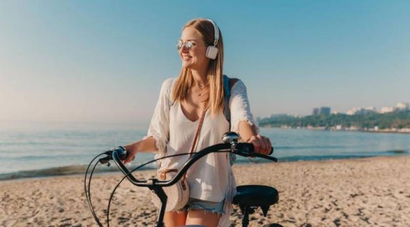 Tune in: Spain doles out 200 euro fines for cycling with earphones