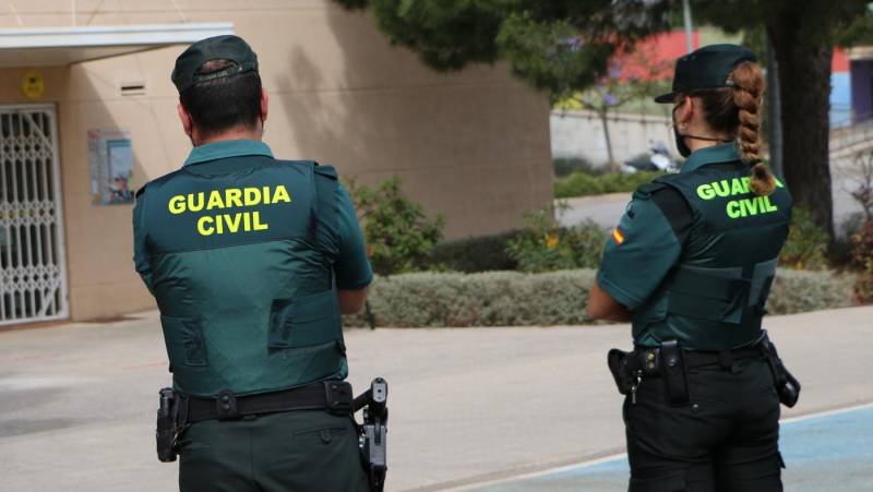 Retired soldier shoots ex-wife in broad daylight before killing himself in Malaga