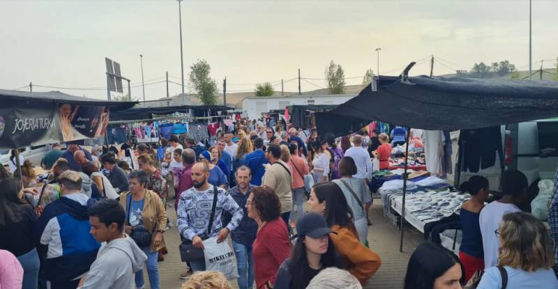 Cordoba opens its iconic street market at night to combat the heatwave