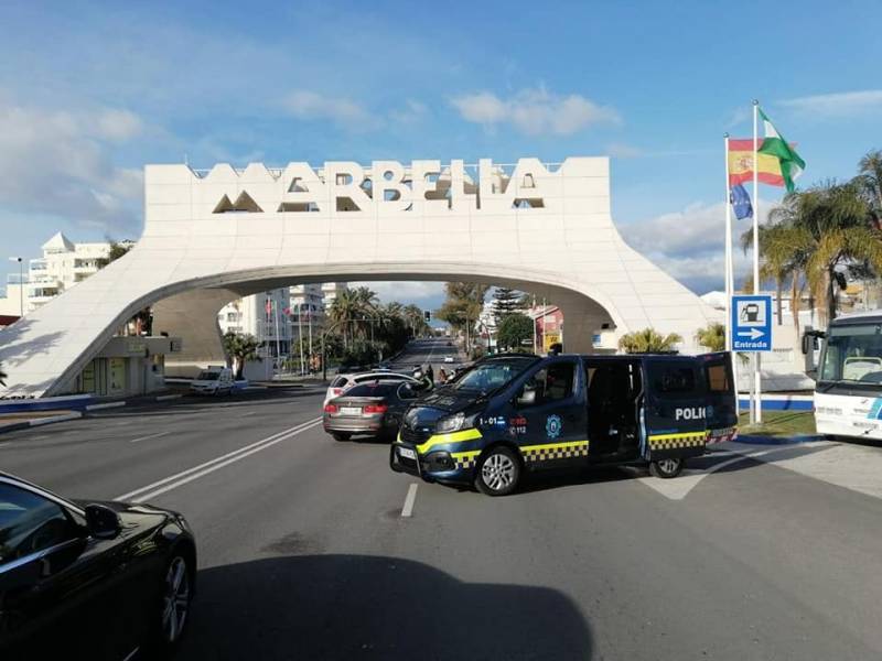 Gunman fires shots in Marbella shopping centre