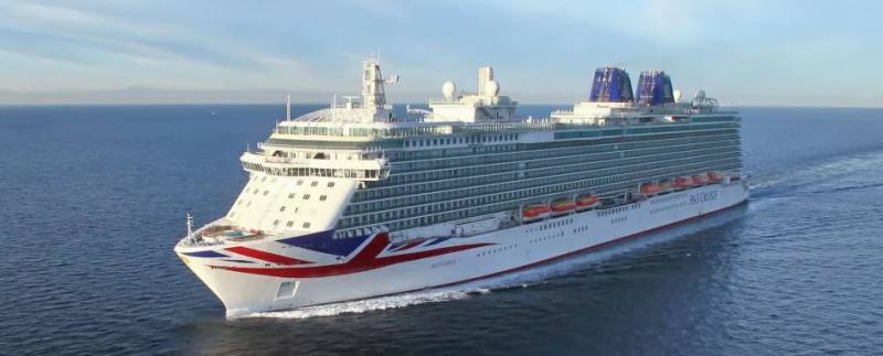 Thousands of Brits stranded as cruise ship crashes in Mallorca storm