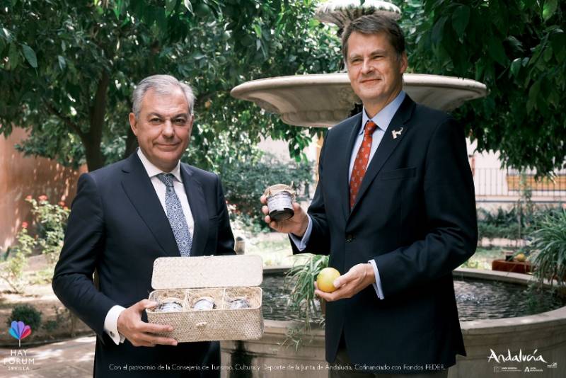 UK ambassador gifts homemade Seville orange marmalade to mayor of Seville