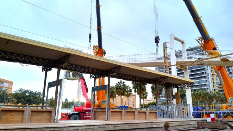 Footbridge over Almeria train tracks removed as part of railway work