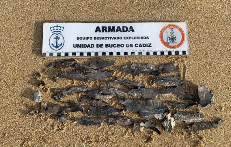 Cadiz bomb squad called in after tourist finds unexploded missile on the beach