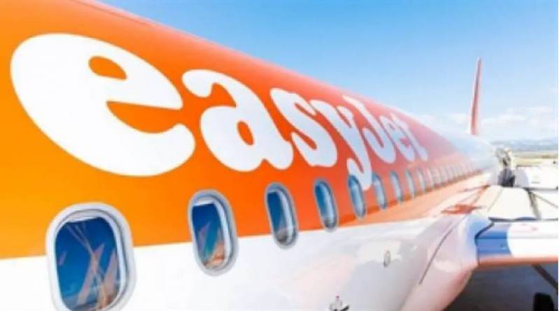 Powerful crosswinds prevent easyJet plane from landing in Malaga