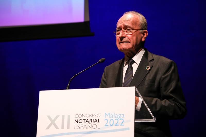 81-year-old Mayor of Malaga struck by electric scooter while walking to work