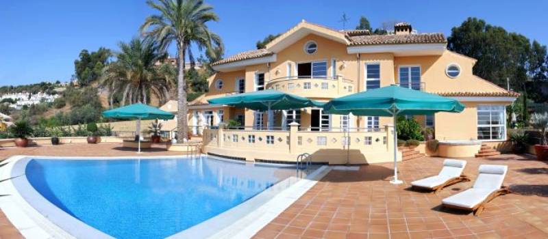 Spanish homeowners could be banned from filling their swimming pools