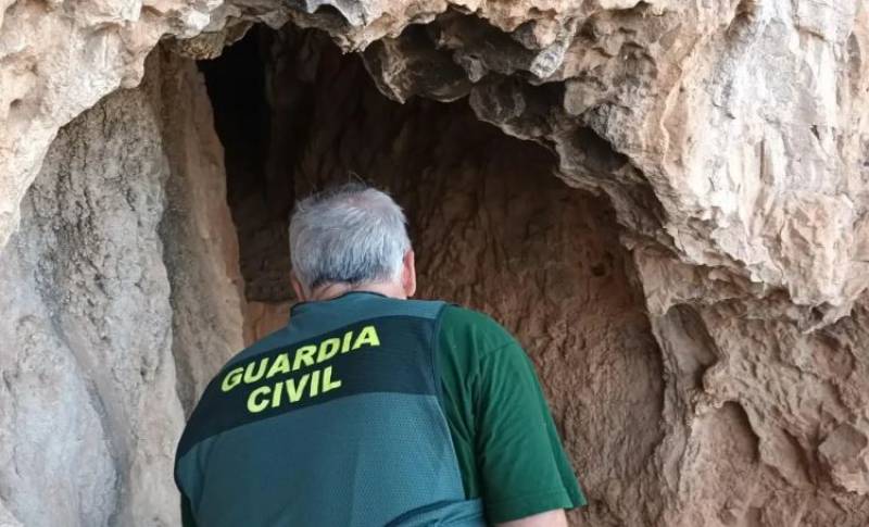 Andalucía tourist arrested for vandalising ancient cave art for a photo