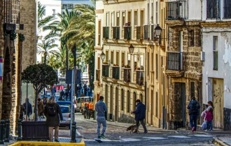 Cádiz city council halts new tourist accommodation registrations