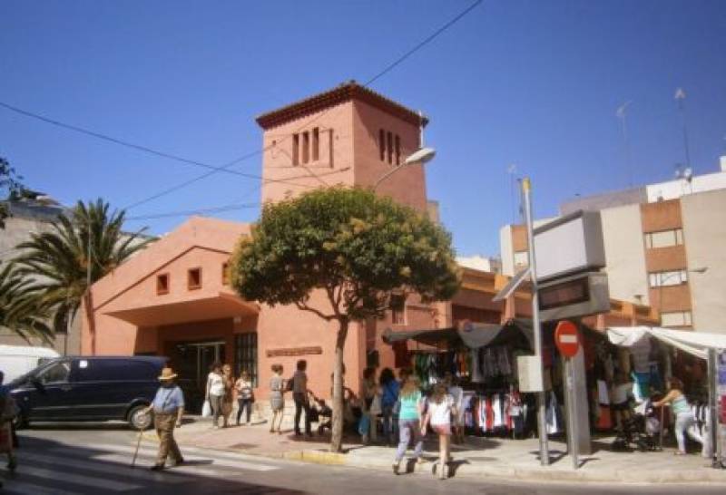 The San Cayetano food market in Yecla
