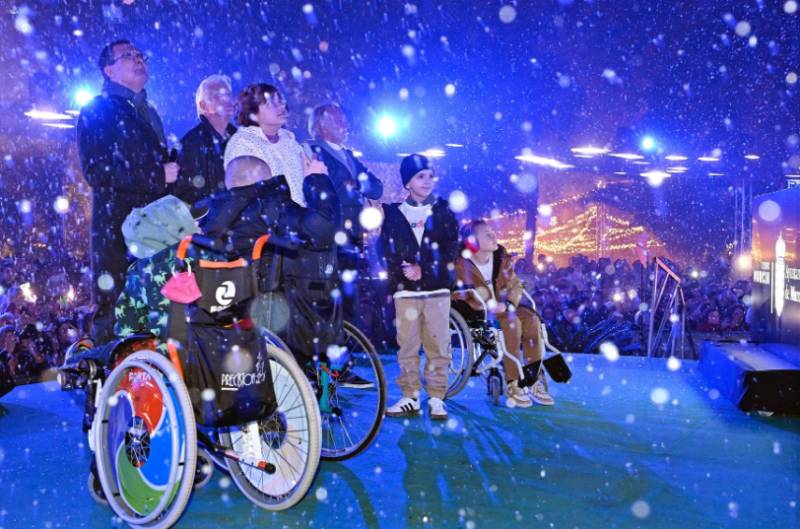 WATCH: Richard Gere lights up Murcia in the city's most spectacular Christmas launch ever